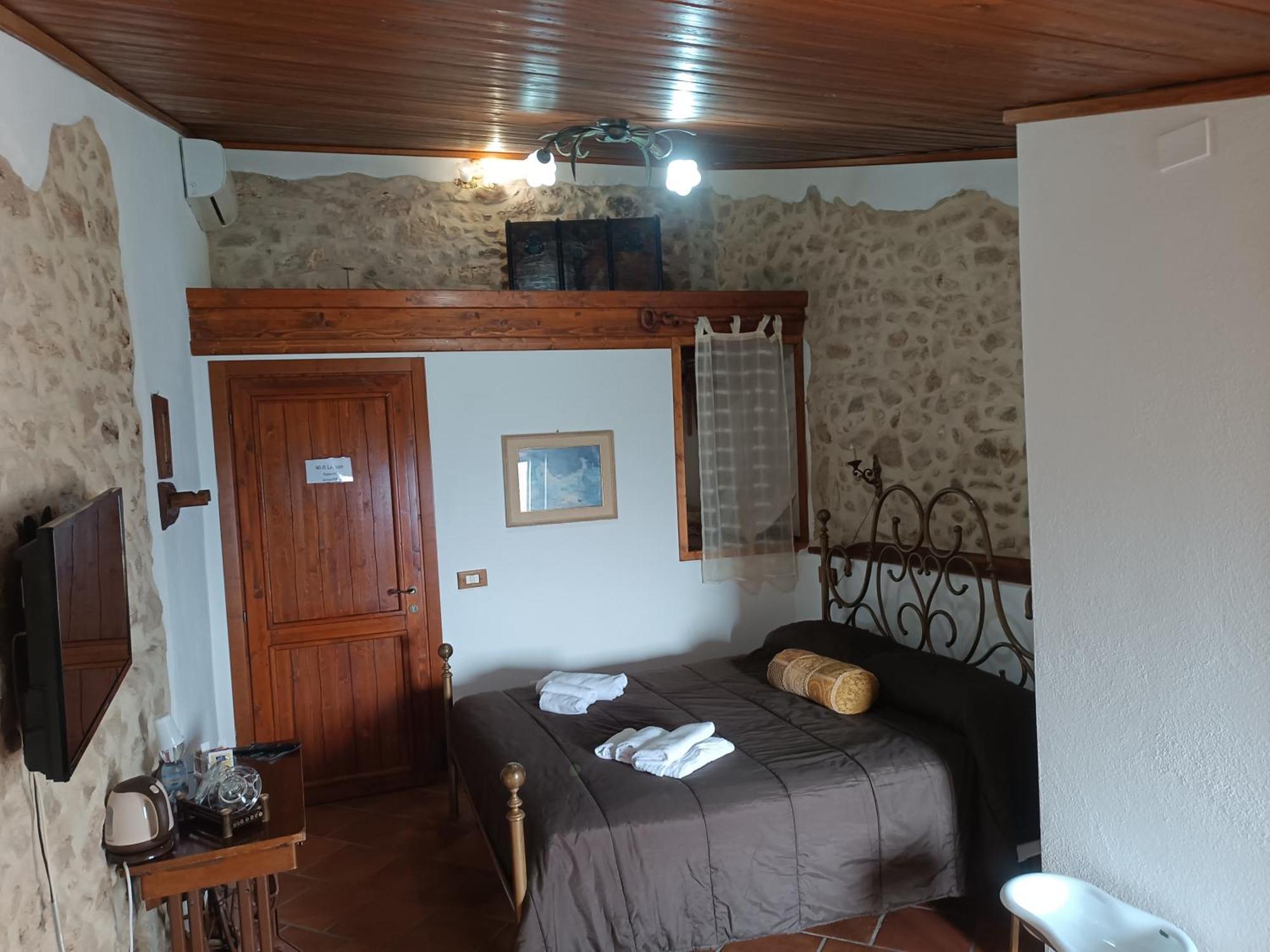 La Rupe Bed And Breakfast Norma Kamer foto